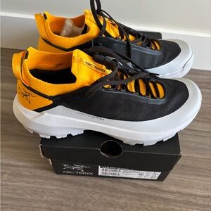Arc'teryx women’s Vertex Alpine sz 7.5 black, grey and Yellow Shoes